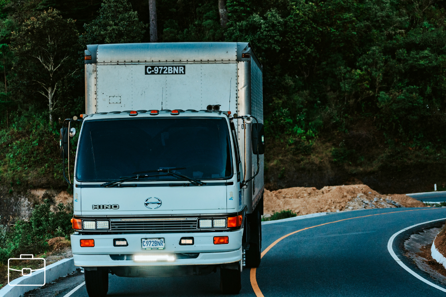 Se busca chofer para transportar pollos